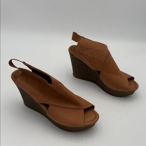 Kenneth Cole reaction Women's Tan Wedge Sandals 7.5M leather upper casual office